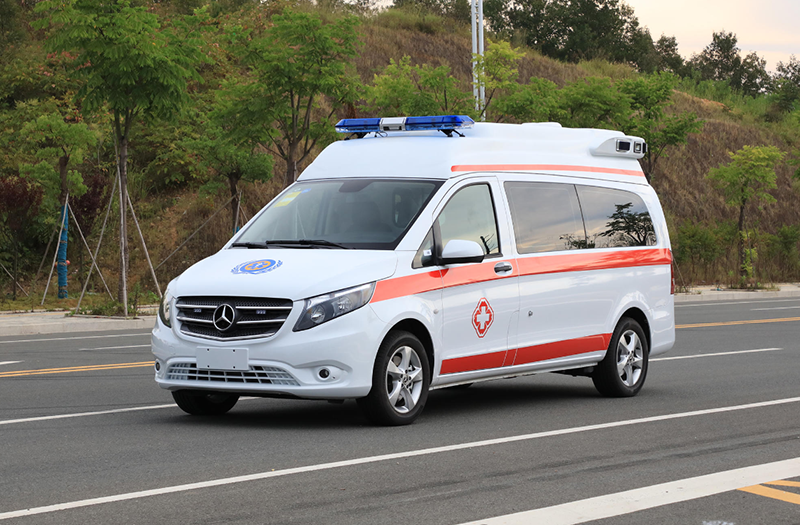 奔馳威霆救護(hù)車吸塑 國(guó)六